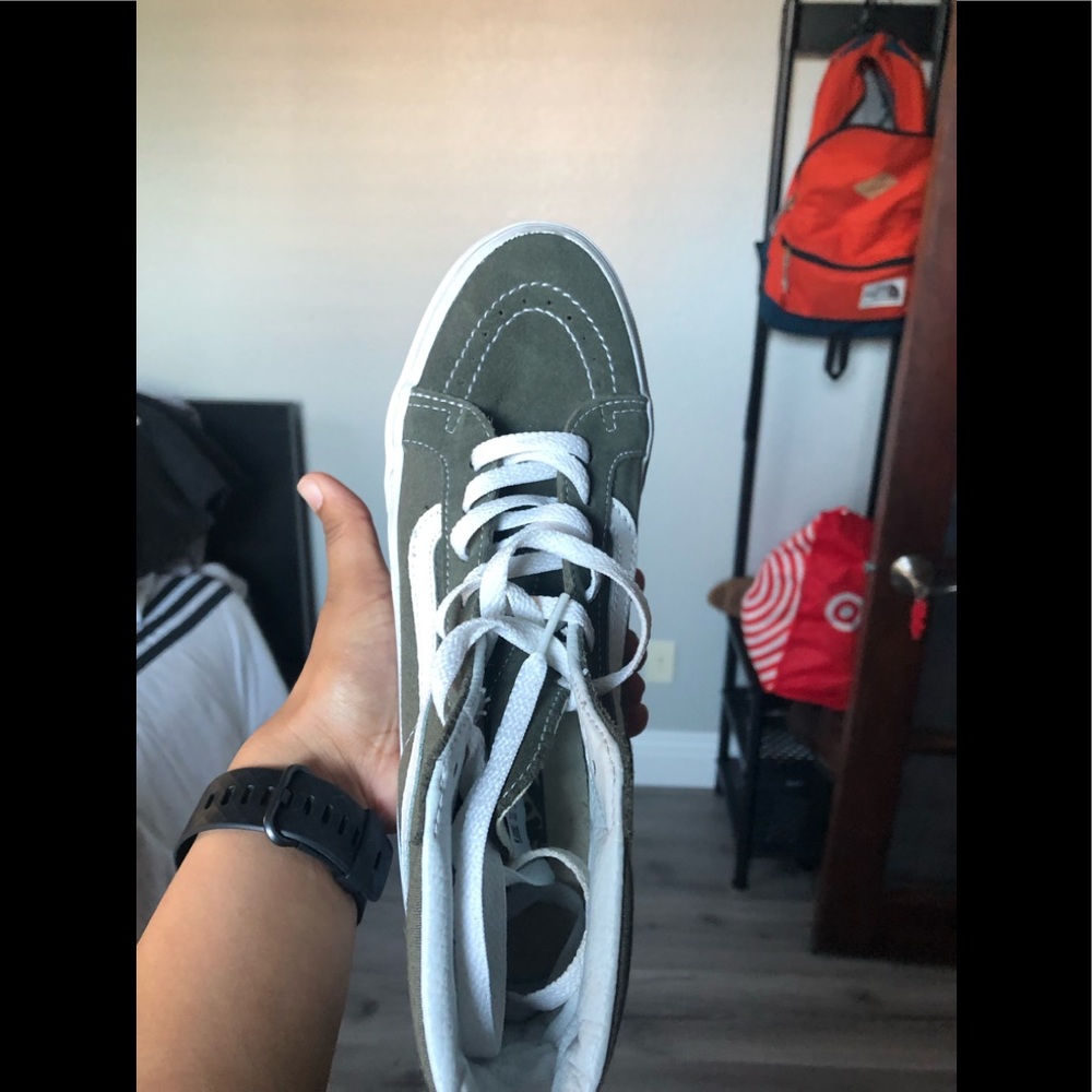 Vans - Picture 2 of 4